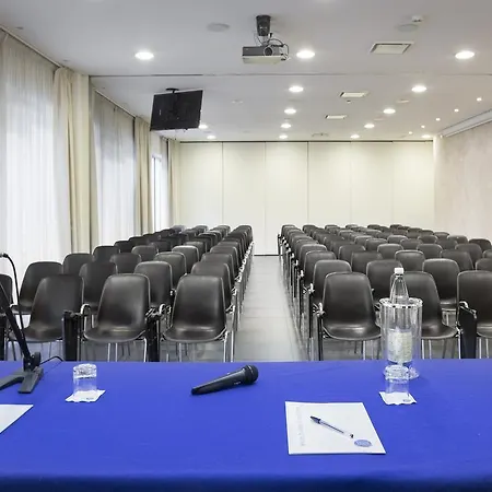 キューブ ホテル 4*