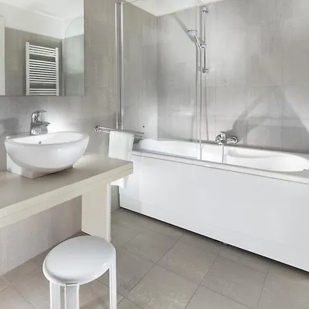 Cube Hotel 4*