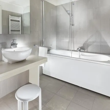Cube Hotel 4*