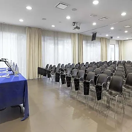 Cube Hotel 4*