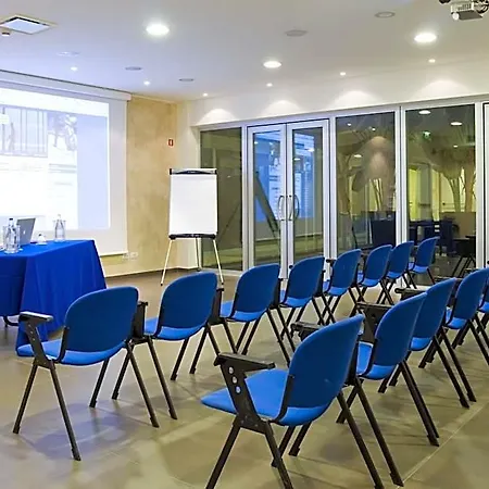 Cube Hotel 4*