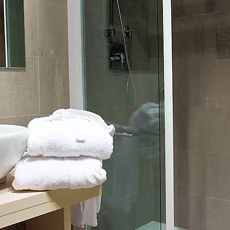 Cube Hotel