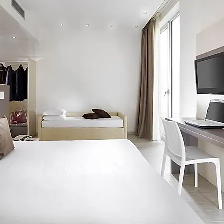 Cube Hotel