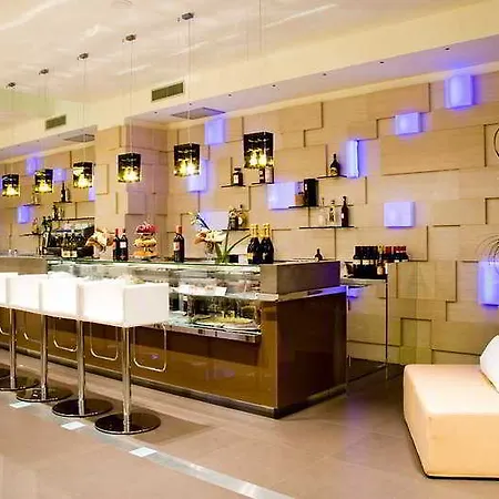 Hotel Cube 4*