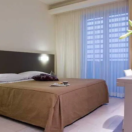 Hotel Cube 4*